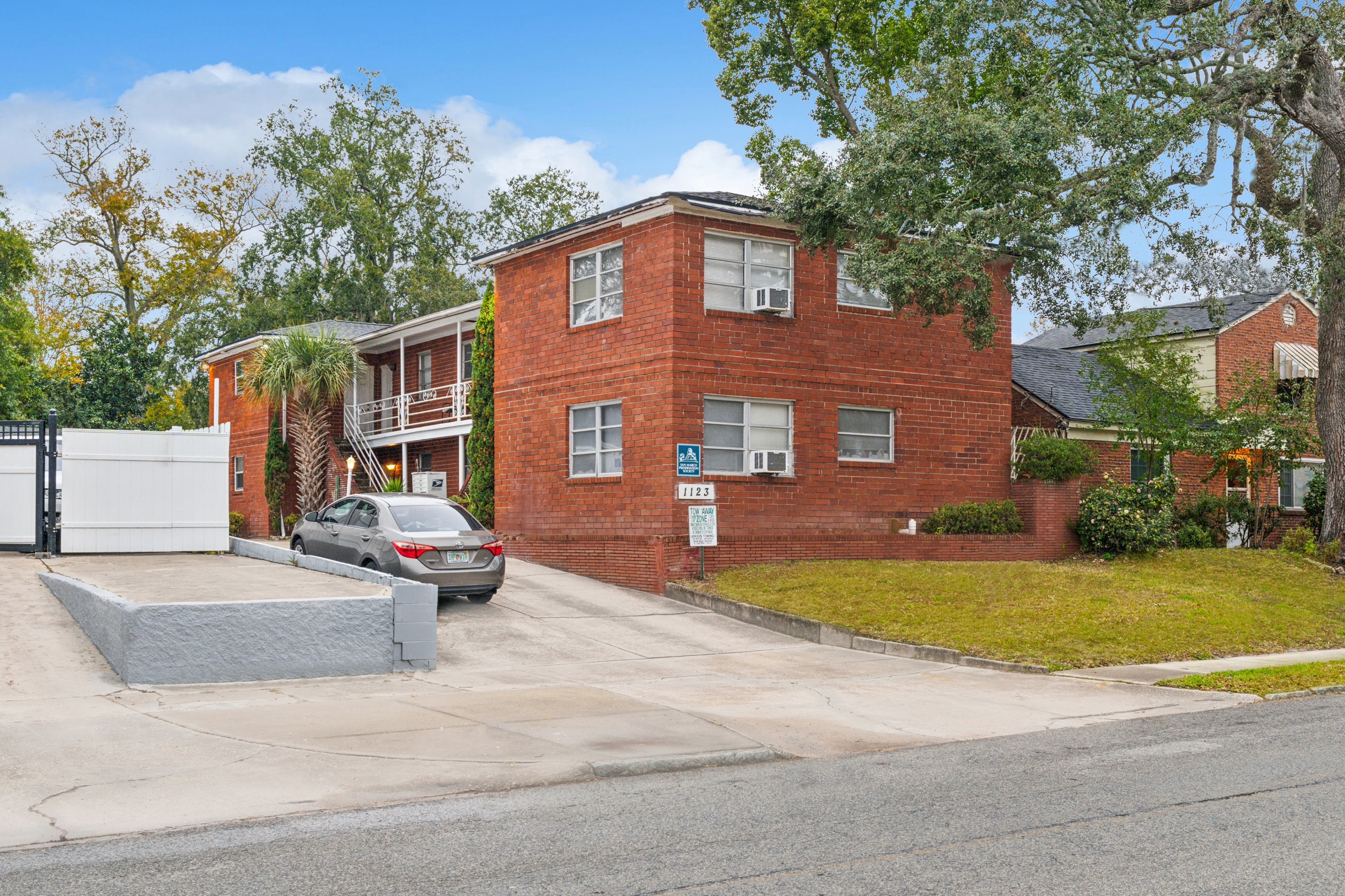 1123 Lasalle Street - 1