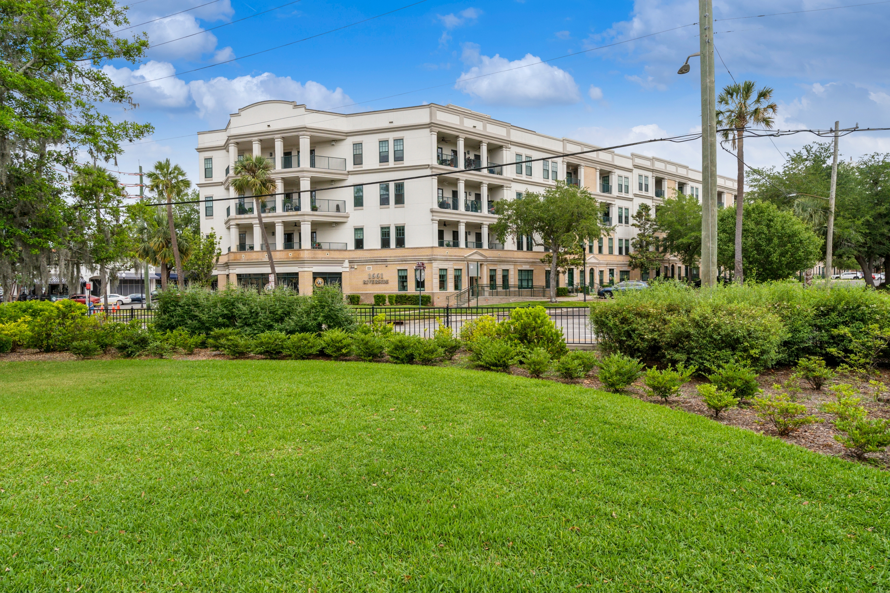 1661 Riverside Avenue - 209